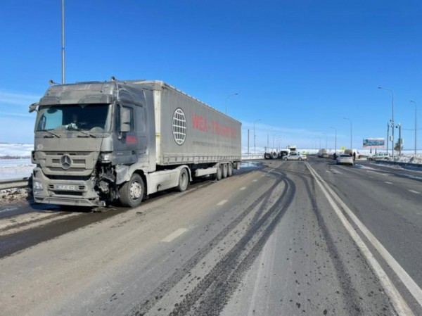 Смял в гармошку. Подробности тройного ДТП на М-5 &laquo;Урал&raquo;