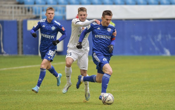 ФК "Оренбург" обыграл КАМАЗ со счетом 2:0 на стадионе в Самаре