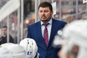 Победно хлопнули дверью Победно хлопнули дверью