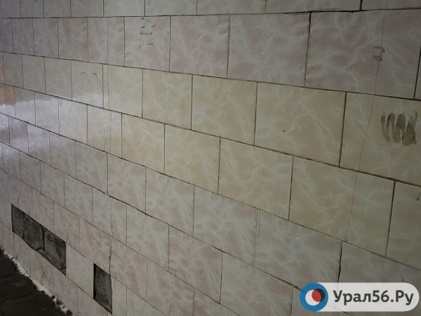 
Пять месяцев спустя: Урал56.Ру вновь прошелся в Оренбурге по отремонтированным осенью переходам        