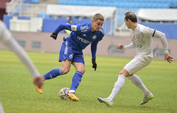 ФК "Оренбург" обыграл КАМАЗ со счетом 2:0 на стадионе в Самаре