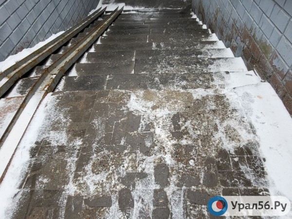 
Пять месяцев спустя: Урал56.Ру вновь прошелся в Оренбурге по отремонтированным осенью переходам        