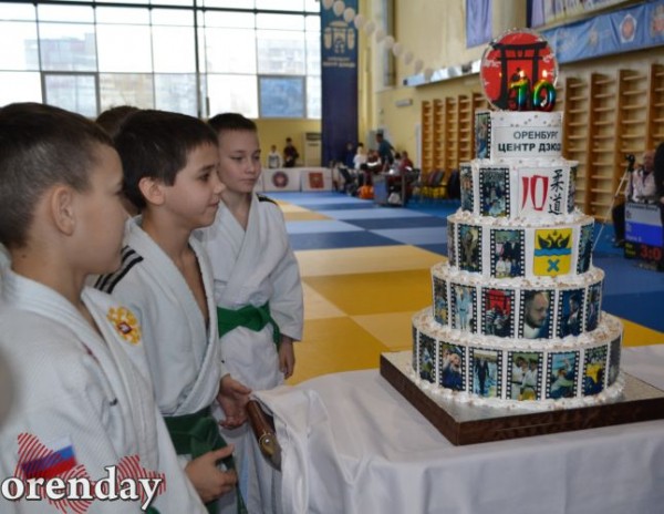 Центр дзюдо в Оренбурге отметил 10-летие большим турниром и тортом