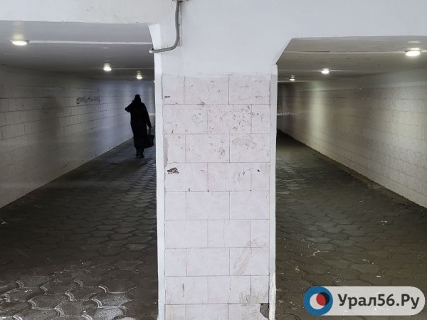 
Пять месяцев спустя: Урал56.Ру вновь прошелся в Оренбурге по отремонтированным осенью переходам        