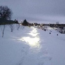 
После публикации Урал56.Ру на набережной Бугуруслана, благоустроенной за 50 млн руб, расчистили дорожки и лавочки        