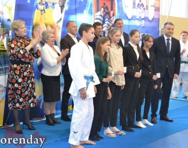 Центр дзюдо в Оренбурге отметил 10-летие большим турниром и тортом