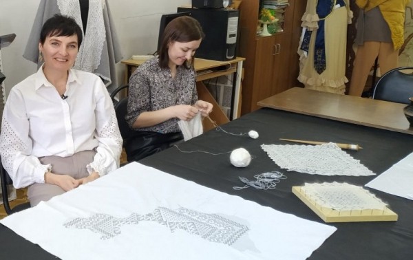 На «Вышитой карте России» Оренбуржье изобразят орнаментами пухового платка На «Вышитой карте России» Оренбуржье изобразят орнаментами пухового платка