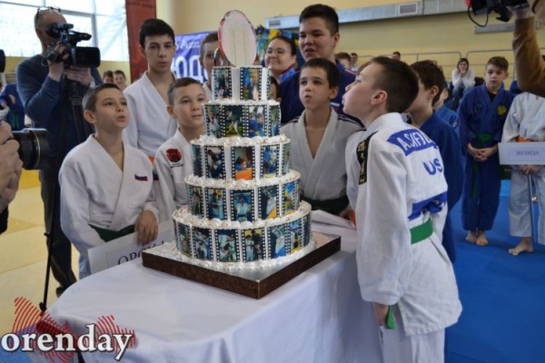 Центр дзюдо в Оренбурге отметил 10-летие большим турниром и тортом