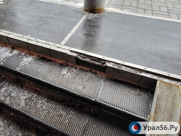 
Пять месяцев спустя: Урал56.Ру вновь прошелся в Оренбурге по отремонтированным осенью переходам        