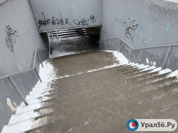 
Пять месяцев спустя: Урал56.Ру вновь прошелся в Оренбурге по отремонтированным осенью переходам        