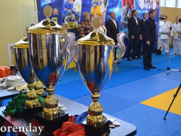 Центр дзюдо в Оренбурге отметил 10-летие большим турниром и тортом