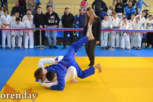 Центр дзюдо в Оренбурге отметил 10-летие большим турниром и тортом