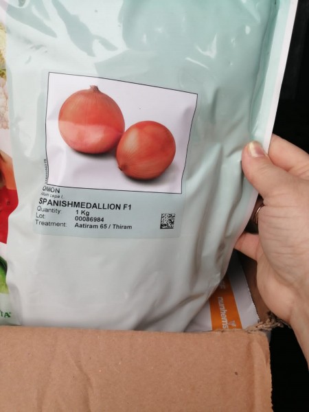 В Оренбуржье из Казахстана поступила партия семян кукурузы и лука без этикеток