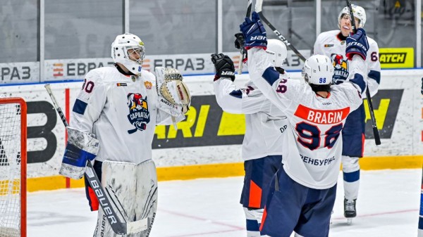 Победно хлопнули дверью Победно хлопнули дверью