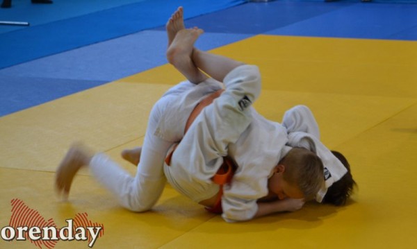 Центр дзюдо в Оренбурге отметил 10-летие большим турниром и тортом