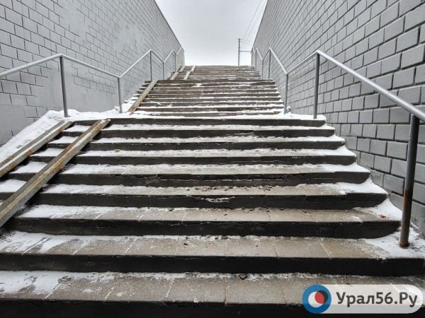 
Пять месяцев спустя: Урал56.Ру вновь прошелся в Оренбурге по отремонтированным осенью переходам        