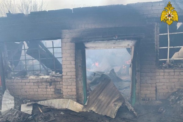 Пожар в Соль-Илецке обрушил крышу склада