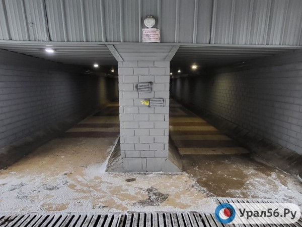 
Пять месяцев спустя: Урал56.Ру вновь прошелся в Оренбурге по отремонтированным осенью переходам        