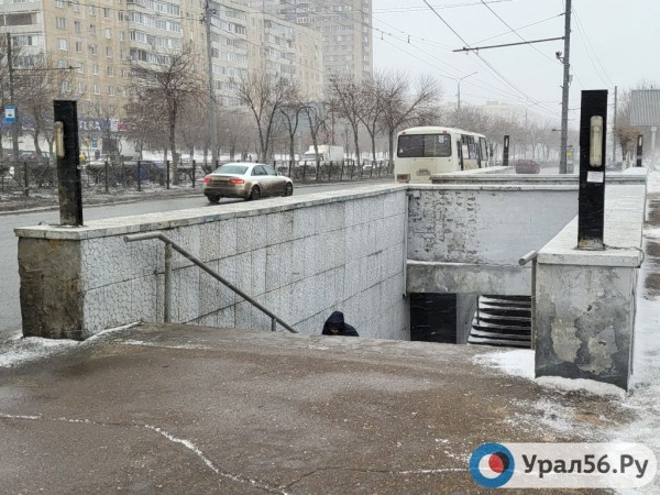 
Пять месяцев спустя: Урал56.Ру вновь прошелся в Оренбурге по отремонтированным осенью переходам        