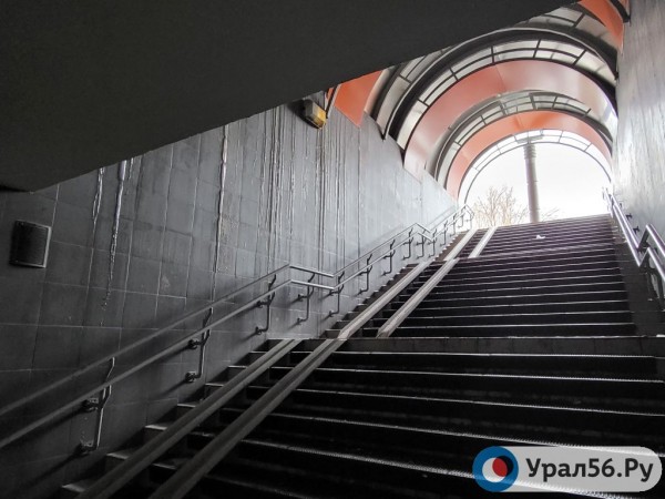 
Пять месяцев спустя: Урал56.Ру вновь прошелся в Оренбурге по отремонтированным осенью переходам        