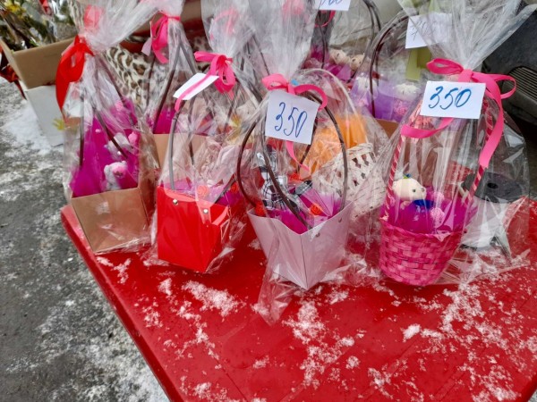 Мужчины из Оренбурга шквально скупают цветы для своих дам