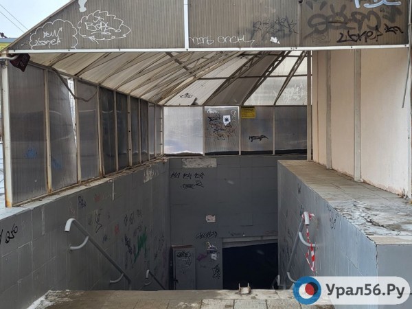 
Пять месяцев спустя: Урал56.Ру вновь прошелся в Оренбурге по отремонтированным осенью переходам        