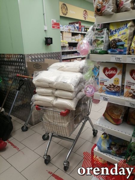 Оренбуржцы продолжают скупать сахар