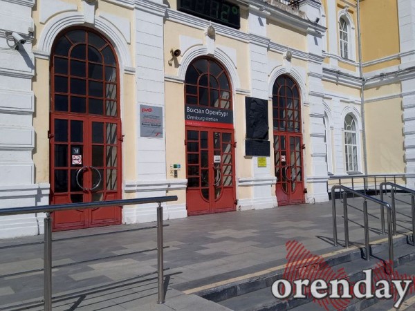 В Оренбурге чиновникам и надзорным органам плевать на состояние привокзальной площади