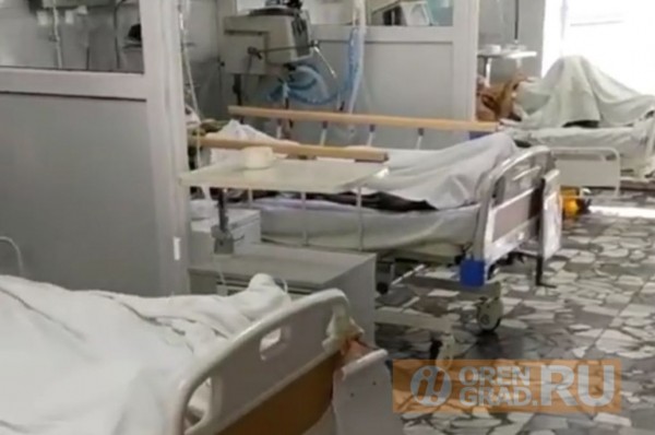 Оренбургские медики продолжают оказывать помощь пациентам с ковидом