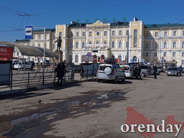 В Оренбурге чиновникам и надзорным органам плевать на состояние привокзальной площади