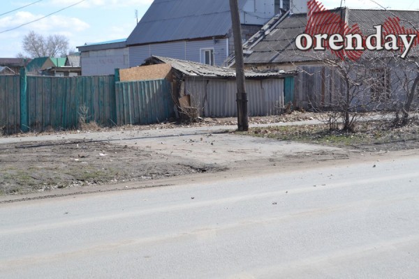 В Соль-Илецке перед приездом Дениса Паслера вычищали центр города и мыли асфальт