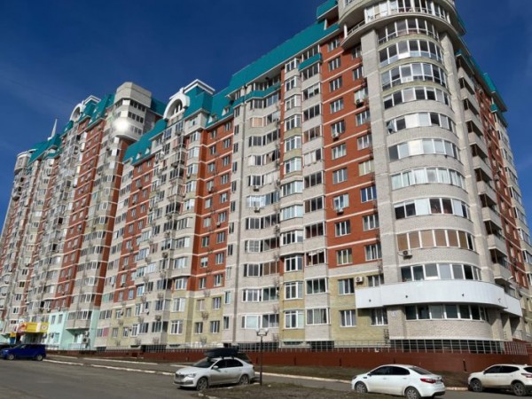 А что вместо парковки? Жители многоэтажек на проспекте Победы обеспокоены строительством новой дороги под окнами