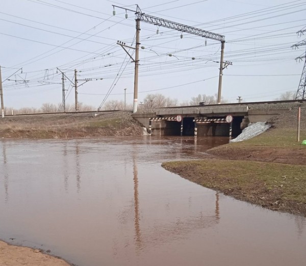 В Нижнесакмарский прибывает большая вода