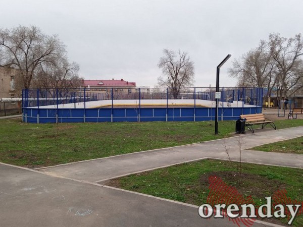 В Оренбурге третий год никому нет дела до проблем благоустроенного двора В Оренбурге третий год никому нет дела до проблем благоустроенного двора