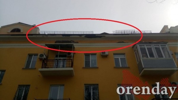 В Оренбурге с домов на ул. Богдана Хмельницкого осыпается штукатурка