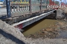 В Соль-Илецке перед приездом Дениса Паслера вычищали центр города и мыли асфальт