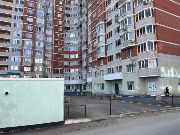 А что вместо парковки? Жители многоэтажек на проспекте Победы обеспокоены строительством новой дороги под окнами