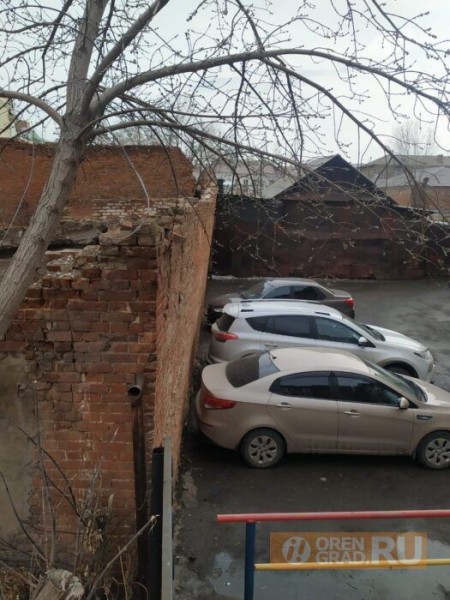 В центре Оренбурга стены старинных домов в любой момент могут рухнуть на людей
