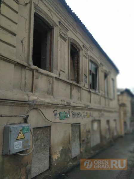 В центре Оренбурга стены старинных домов в любой момент могут рухнуть на людей
