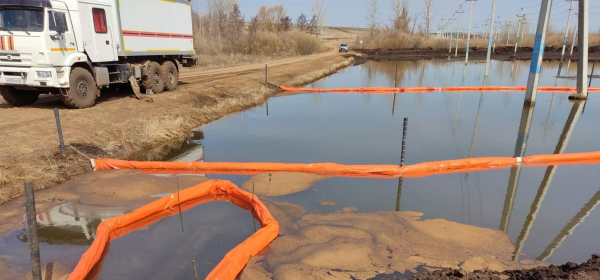 После разгерметизации нефтепровода «Газпромнефти» почва так и остается загрязнённой После разгерметизации нефтепровода «Газпромнефти» почва так и остается загрязнённой