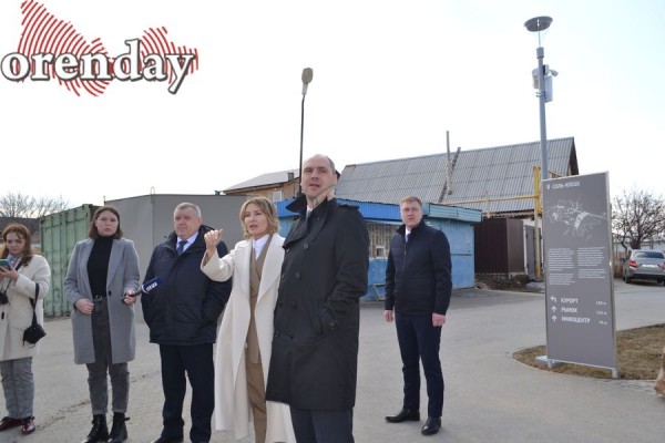 В Соль-Илецке перед приездом Дениса Паслера вычищали центр города и мыли асфальт