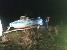 В Оренбуржье спасатели на лодке эвакуировали сельчанина на "большую землю"