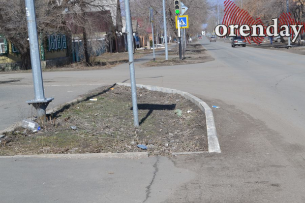 В Соль-Илецке перед приездом Дениса Паслера вычищали центр города и мыли асфальт