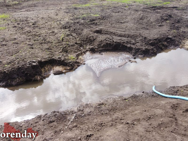 После разгерметизации нефтепровода «Газпромнефти» почва так и остается загрязнённой После разгерметизации нефтепровода «Газпромнефти» почва так и остается загрязнённой