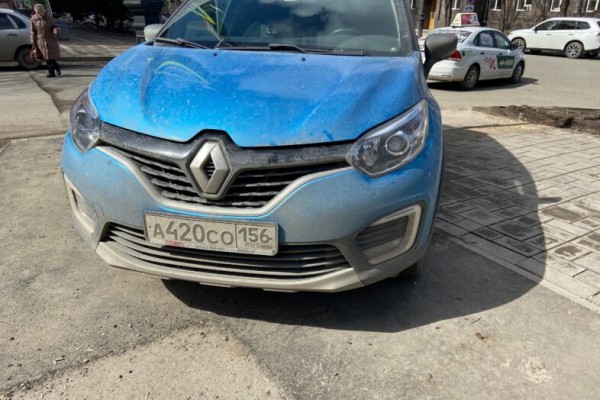 &ldquo;Чудаки на дороге&rdquo;. Парковка на тротуаре в центре города