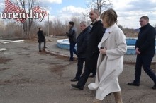 В Соль-Илецке перед приездом Дениса Паслера вычищали центр города и мыли асфальт