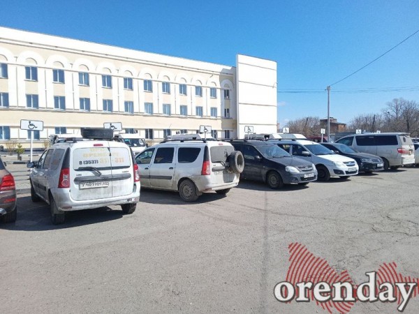 В Оренбурге чиновникам и надзорным органам плевать на состояние привокзальной площади