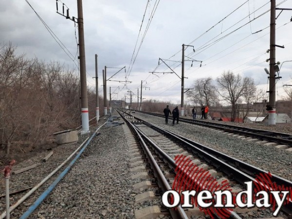 В Медногорске под колёсами грузового поезда погиб мужчина