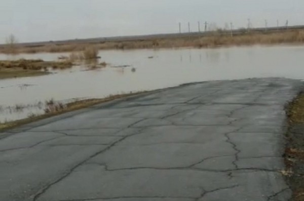В Оренбургской области затопило еще один мост