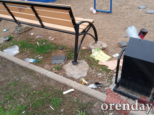 В Оренбурге третий год никому нет дела до проблем благоустроенного двора В Оренбурге третий год никому нет дела до проблем благоустроенного двора